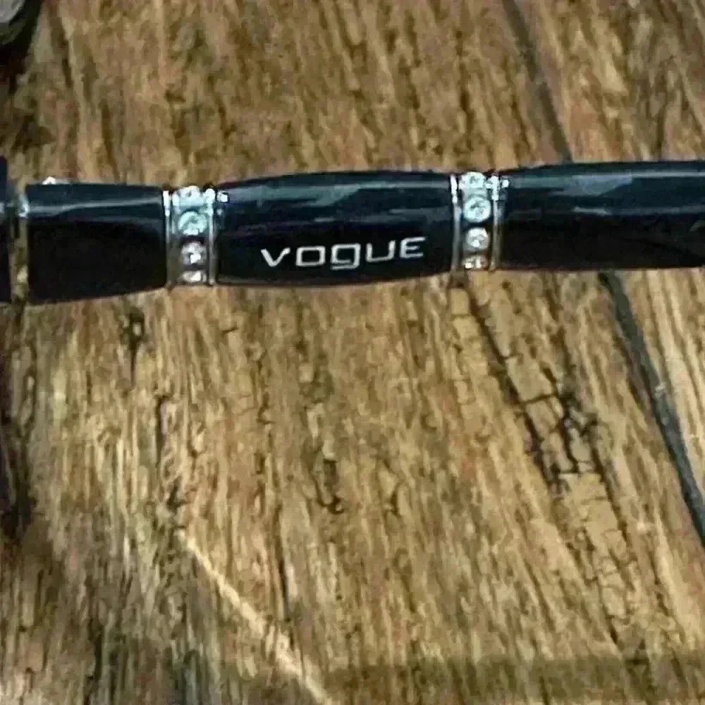 Vogue glasses with rhinestone detail on the side - prescription eyewear - Picture 5 of 6